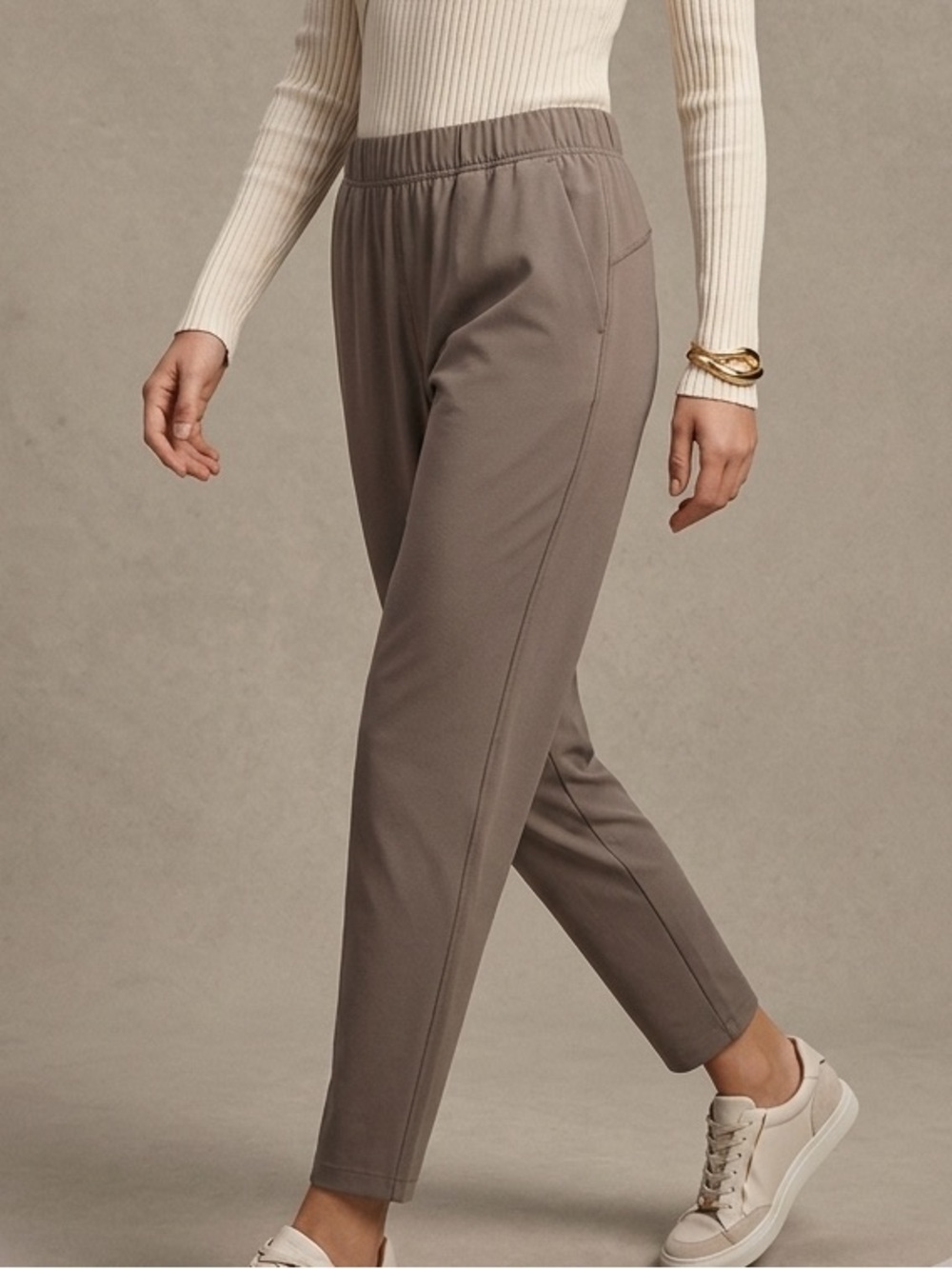 The‎ Group Babaton Aritzia Weekender Pant Taupe Brown Tapered Stretch Size M